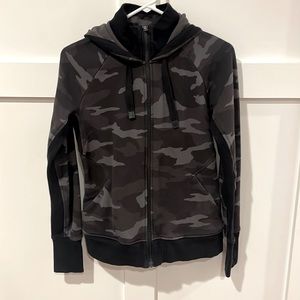 Athleta Triumph black camo hoodie, Sz S, like new